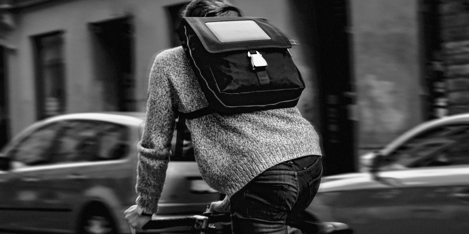 BW_backpack_solar_image_1600x800